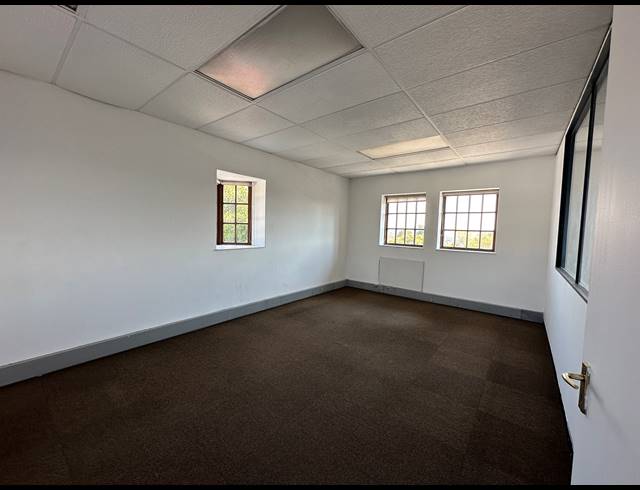 90M² OFFICE TO LET IN PARKMORE